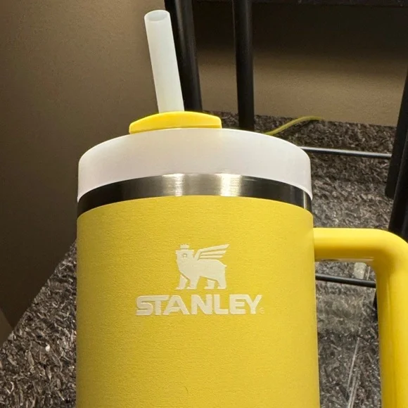 Stanley The FlowState Quencher H2O Tumbler-40oz-Daffodil color - Picture 4 of 7
